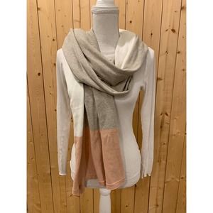 Zestt - The Dream Soft Travel Scarf, Gray/White/Peach